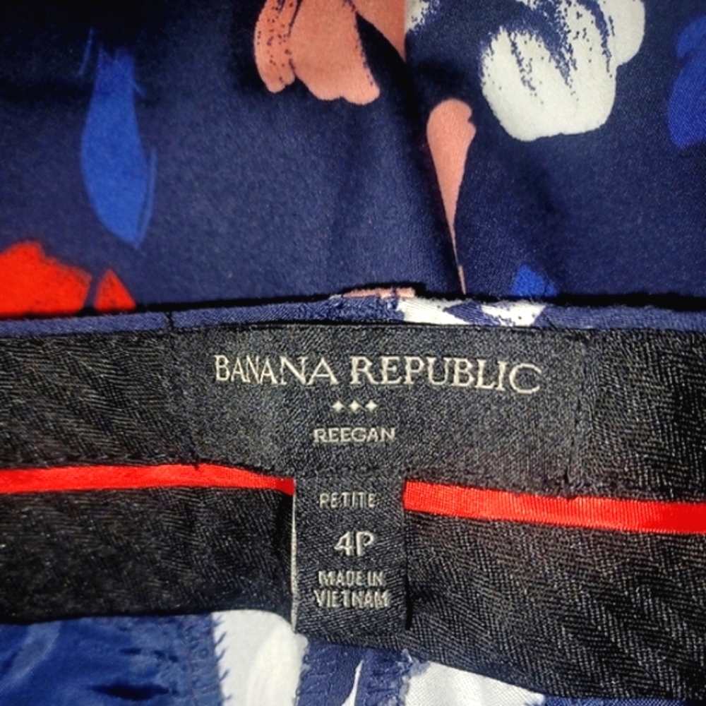 (3/$25) Banana Republic Navy Flowered Pants - Picture 5 of 5
